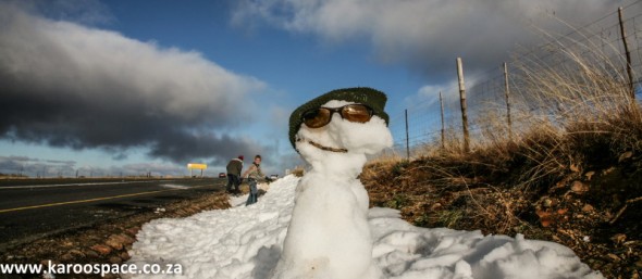 Pop-up snowmen go up all over the wintery Karoo.