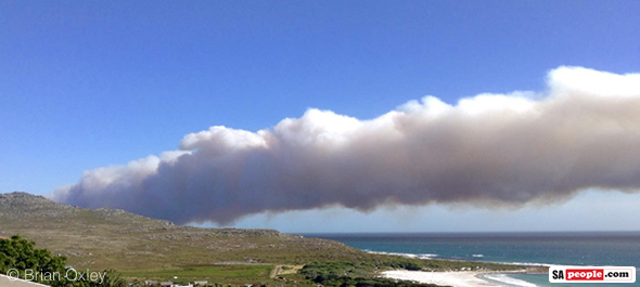 Smoke from the Cape Point fire on Thursday after winds picked up.  Photo : Brian Oxley