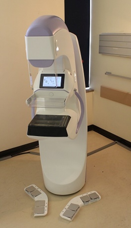 The Aceso breast cancer diagnosis device, designed and developed by Cape Town medical technology company CapeRay, was officially launched by the Department of Science and Technology at Groote Schuur Hospital on Thursday 5 November 2015. (Image: CapeRay)