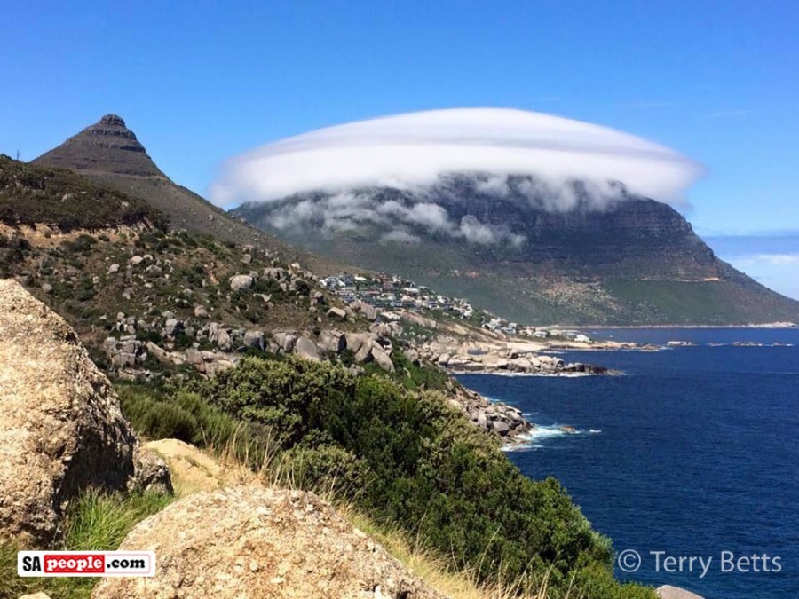 Lenticular clouds, Cape Town
