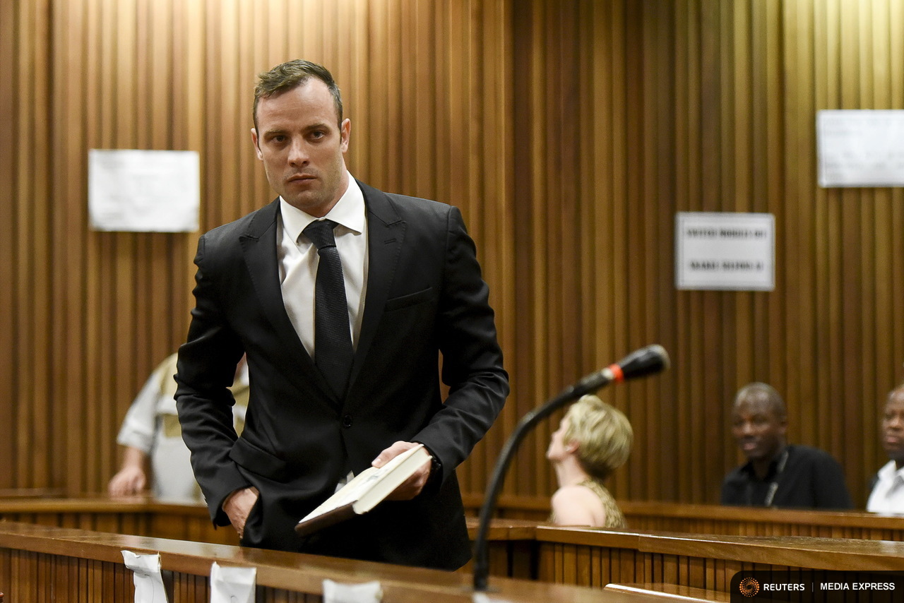 Oscar Pistorius enters the dock at the North Gauteng High Court in Pretoria, South Africa for a bail hearing, December 8, 2015. REUTERS/Herman Verwey/Pool