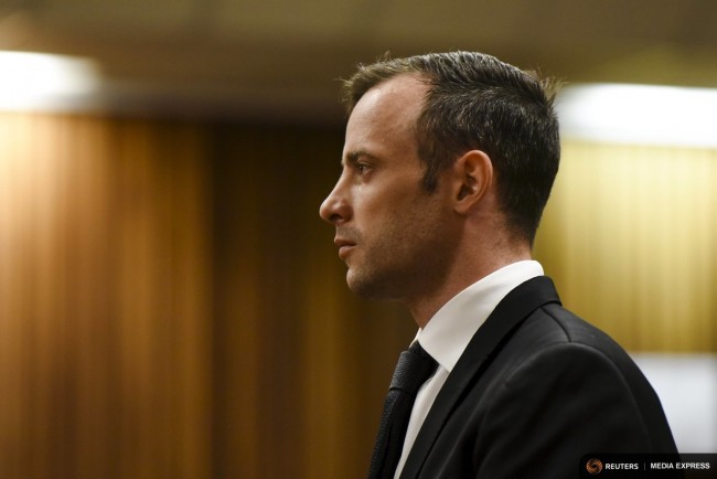 Oscar Pistorius stands in the dock at the North Gauteng High Court in Pretoria, South Africa for a bail hearing, December 8, 2015. REUTERS/Herman Verwey/Pool