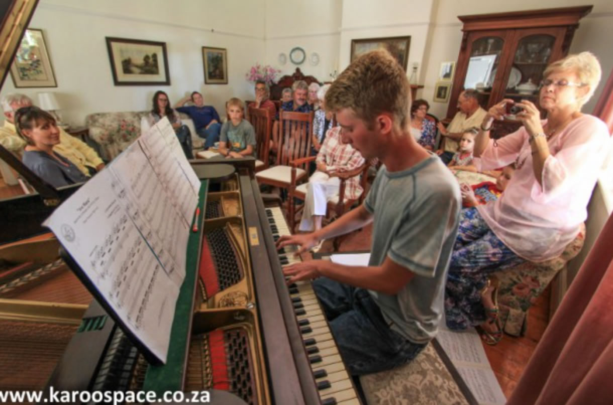 Karoo piano player