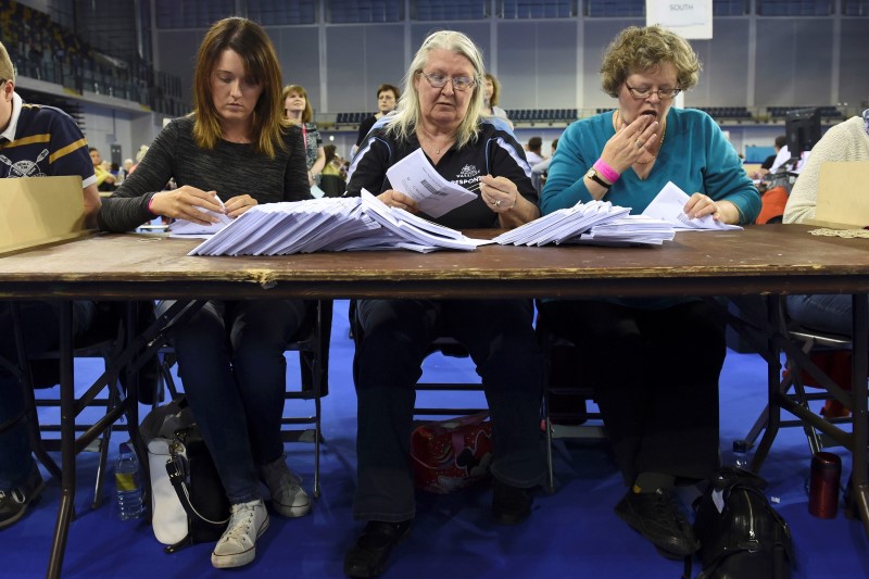 Workers begin counting ballots after polling stations closed in the Referendum on the European Union in Glasgow, Scotland, Britain, June 23, 2016. REUTERS/Clodagh Kilcoyne
