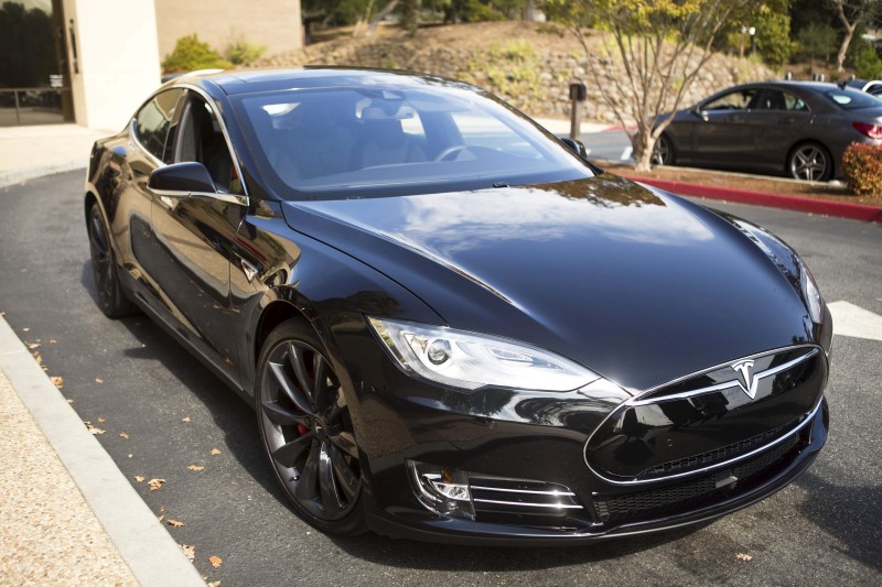 A Tesla Model S with version 7.0 software update containing Autopilot features is seen during a Tesla event in Palo Alto, California October 14, 2015. REUTERS/Beck Diefenbach/Files