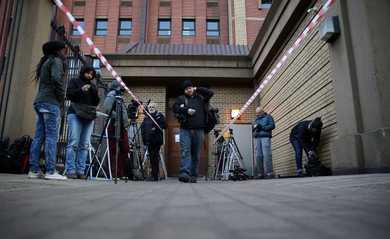 Members of the media wait ahead of the sentencing of Paralympic gold medalist Oscar Pistorius for the 2013 murder of his girlfriend Reeva Steenkamp, at Pretoria High Court, South Africa July 6, 2016. REUTERS/Siphiwe Sibeko - RTX2JVWP