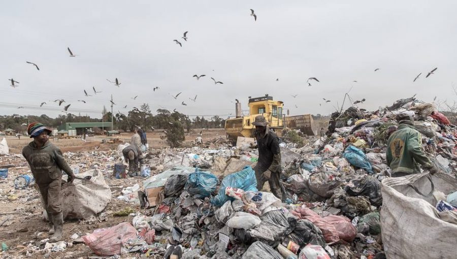 Landfill Joburg recyclers