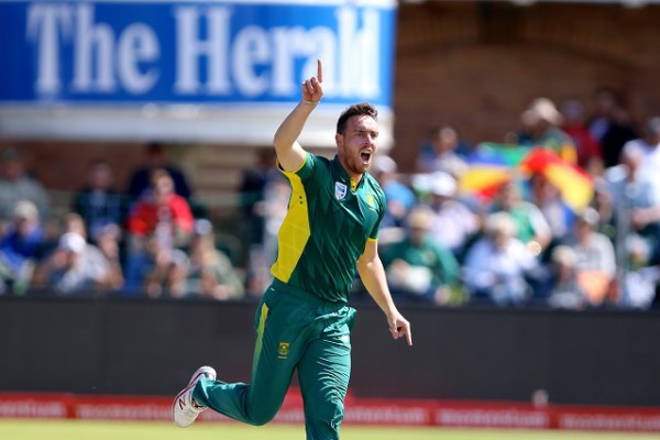 PORT ELIZABETH, SOUTH AFRICA - OCTOBER 09: Kyle Abbott of South Africa reacts to bowling David Warner of Australia during the Momentum ODI Series 4th ODI match between South Africa and Australia at St Georges Park on October 09, 2016 in Port Elizabeth, South Africa. (Photo by Richard Huggard/Gallo Images)