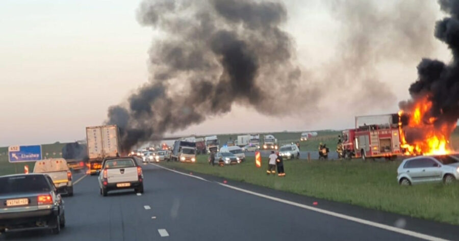 Two trucks burning at Etwatwa, near Benoni in Gauteng. Photo: FB / SA Long Distance Truckers