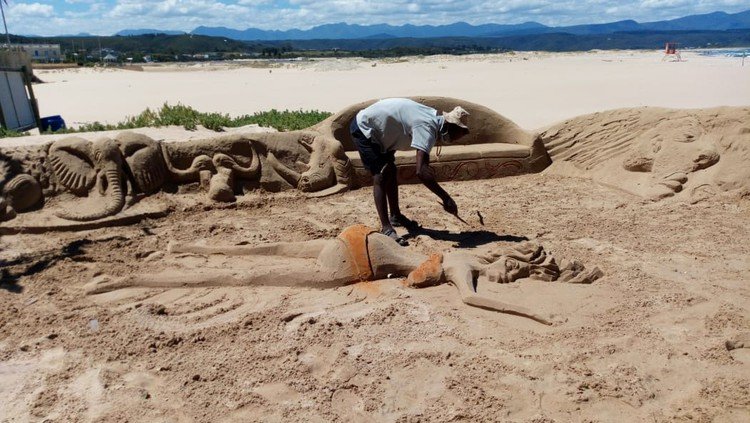 beach closure hits small businesses like sand sculptor