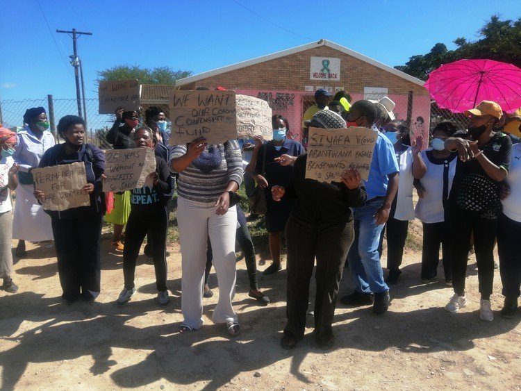 Community health workers protest outside Lukhanyo Clinic in Addo last month for permanent jobs. The provincial department of health says it does not have funds to renew their contracts. Archive photo: Mkhuseli Sizani