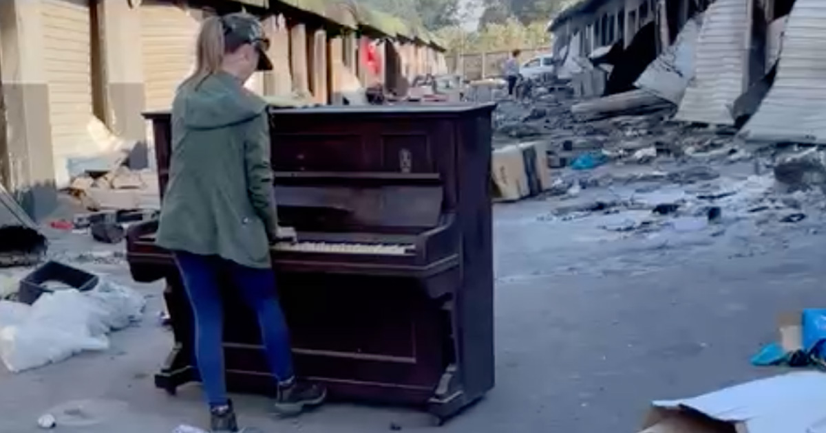 Jenny Bowes' piano playing helps heal the pain and heartache