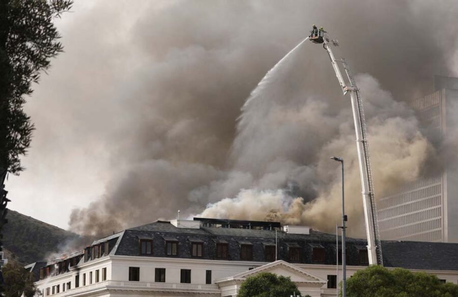 Fire breaks out at the parliament in Cape Town