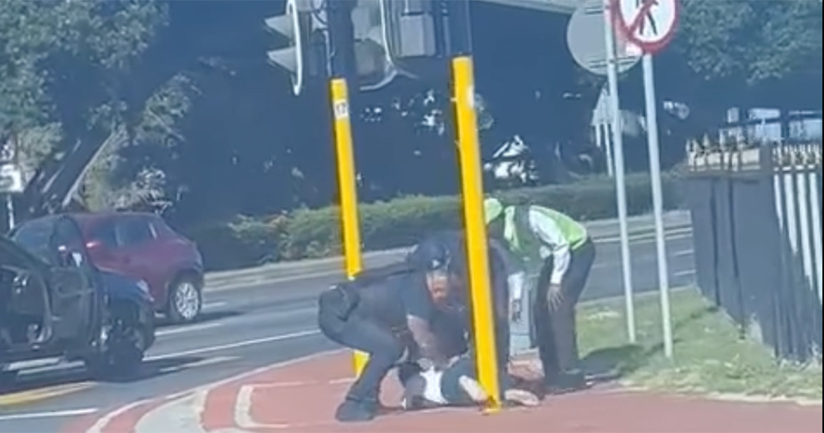 Canal Walk security praised for taking down criminal on the run