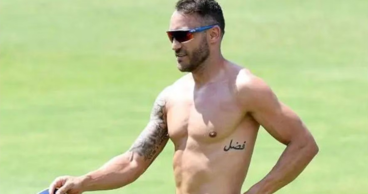 What does Faf du Plessis' tattoo on rib cage in Urdu mean