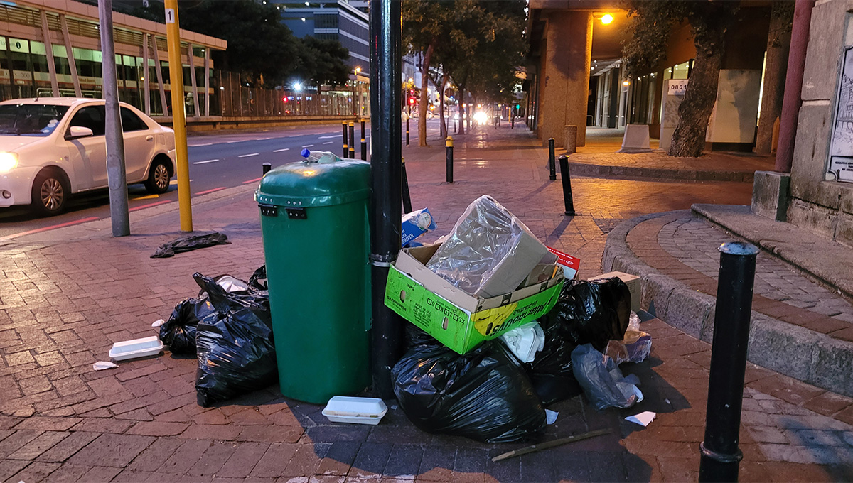 Anti-litter campaign urges public not to “trash” Cape Town CBD