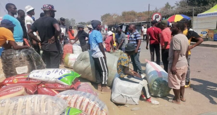 Zimbabweans at Beitbridge border sceptical about elections
