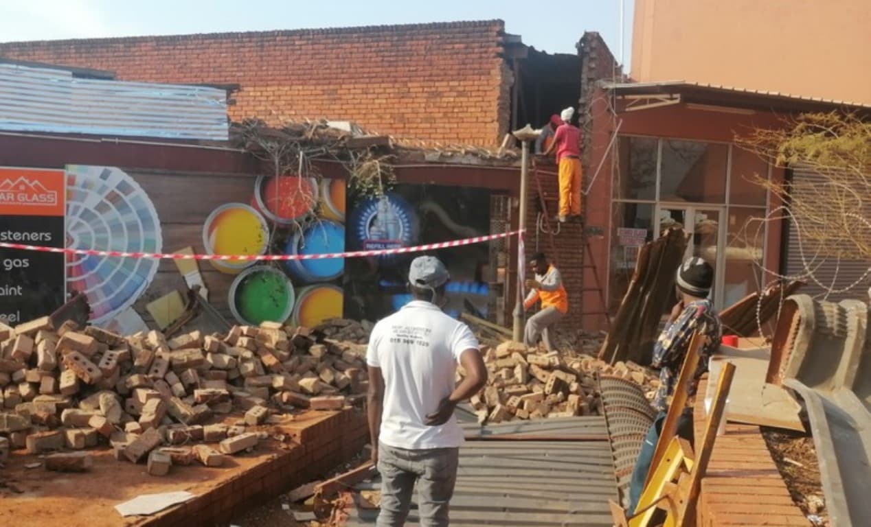 Woman injured in roof collapse in Thohoyandou centre