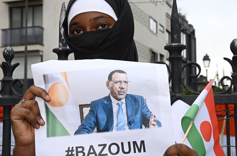 Mohamed Bazoum supporter