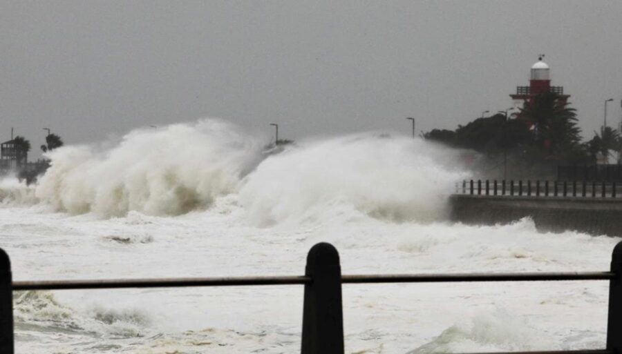 Mayor signs declaration to assist Cape Town communities affected by storm