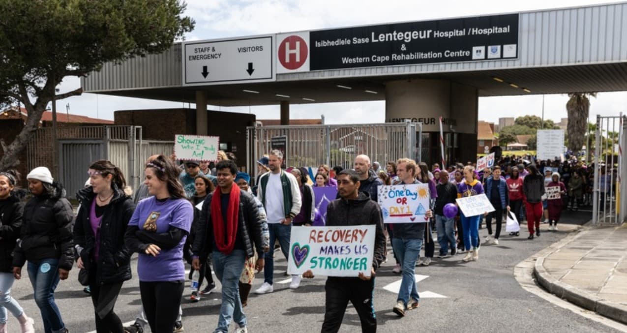 Hundreds walk to celebrate recovery from addiction