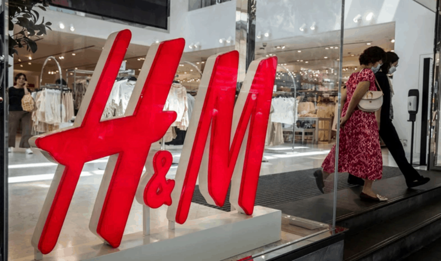 H&M withdraws advertisement criticized for sexualising kids - SAPeople ...