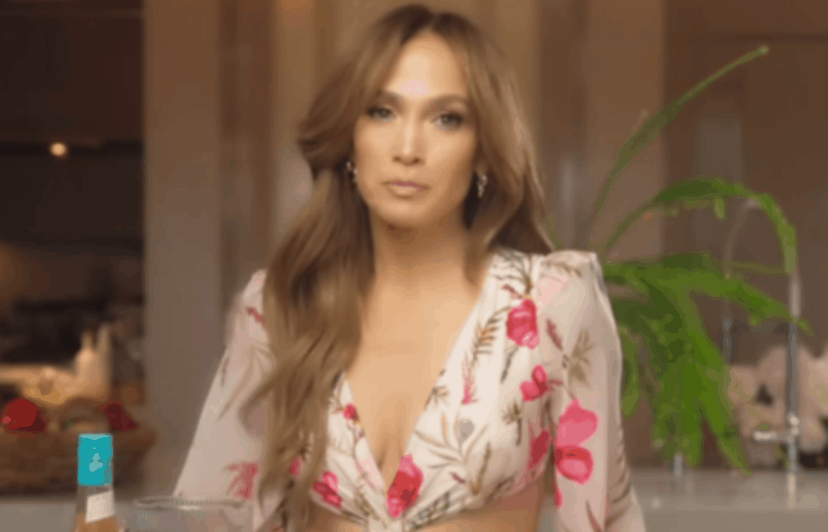 Jennifer Lopez celebrates anniversary with fans in $60M Mansion