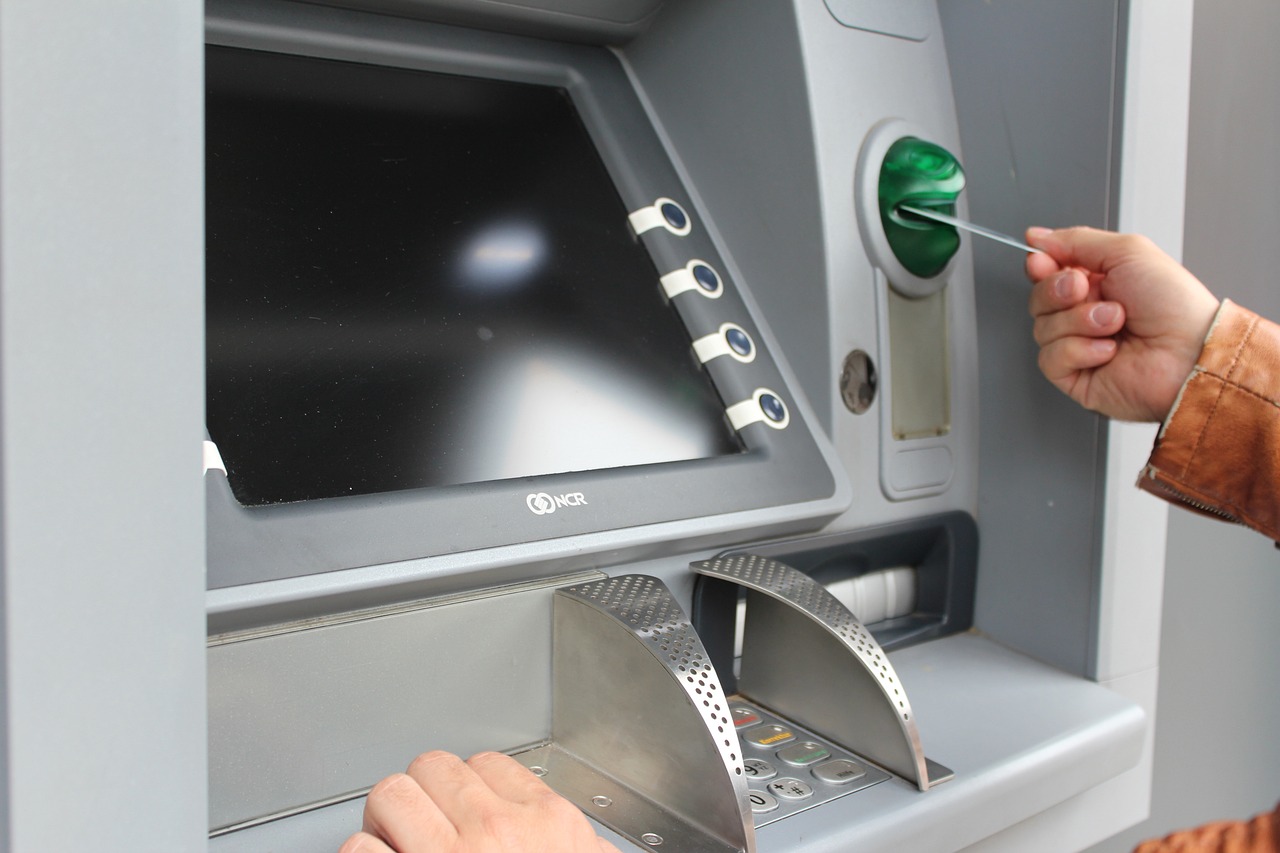 Banks across SA are closing their ATM.