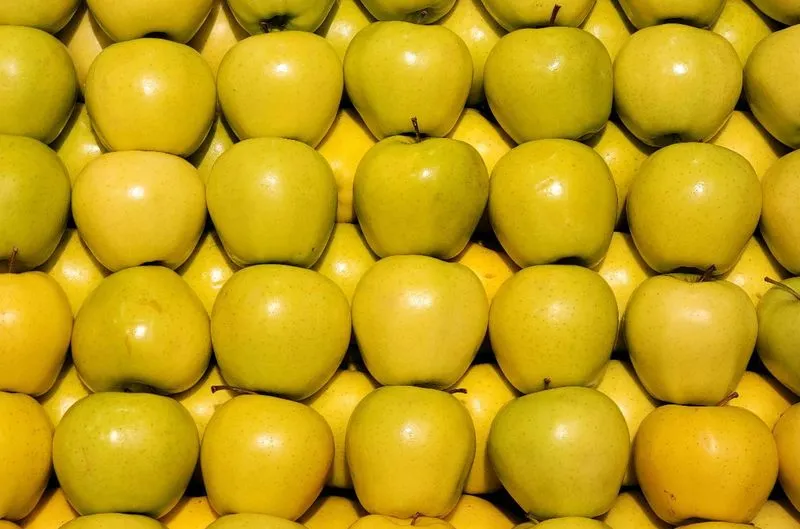 yellow apple Japan