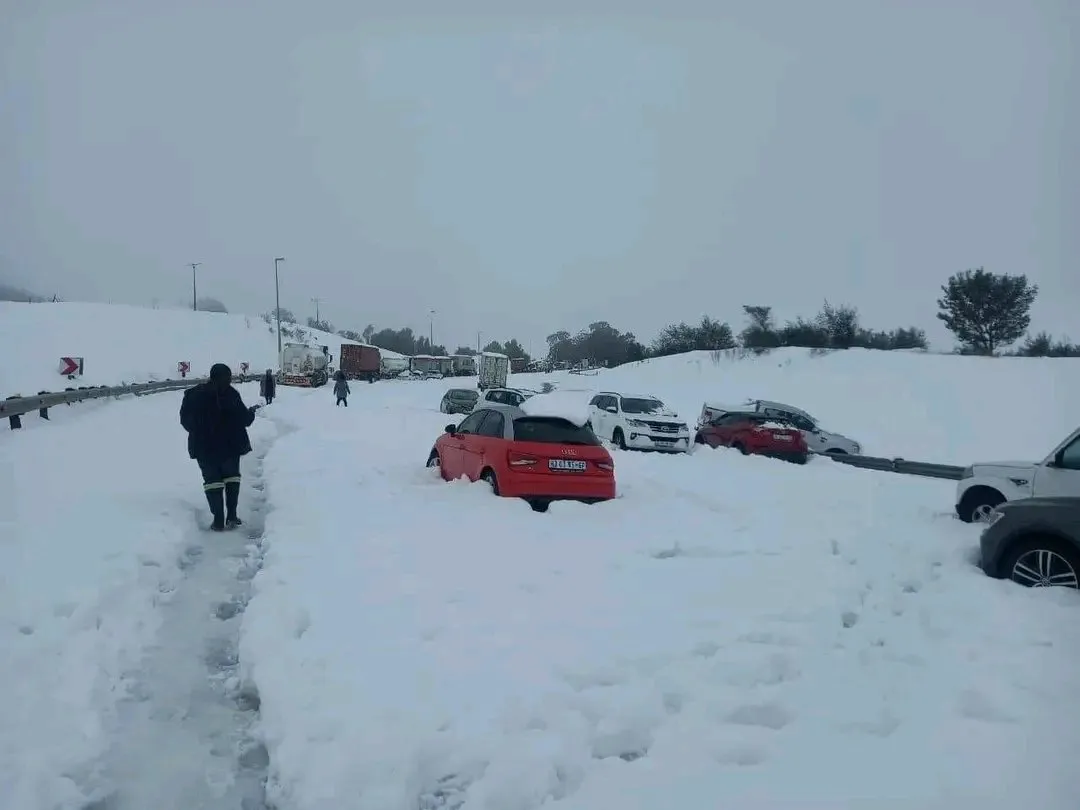 Motorists were stuck on the N3 due to heavy snowfall.