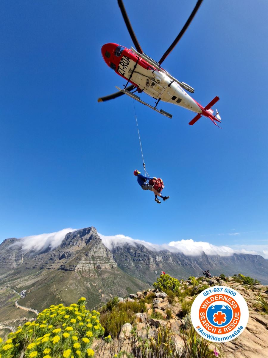 Volunteers and professionals from Wilderness Search And Rescue (WSAR) have rescued a foreign hiker who fell while descending Lion's Head.