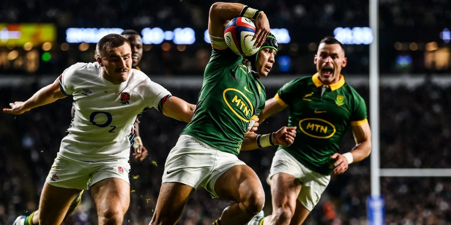 Spriboks' Cheslin Kolbe races over the tryline with Jesse Kriel celebrating in the background.