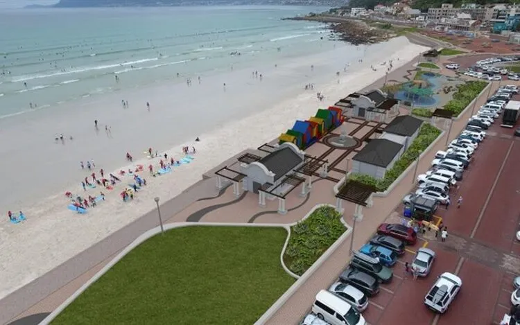 The new placement of the Muizenberg beach huts.