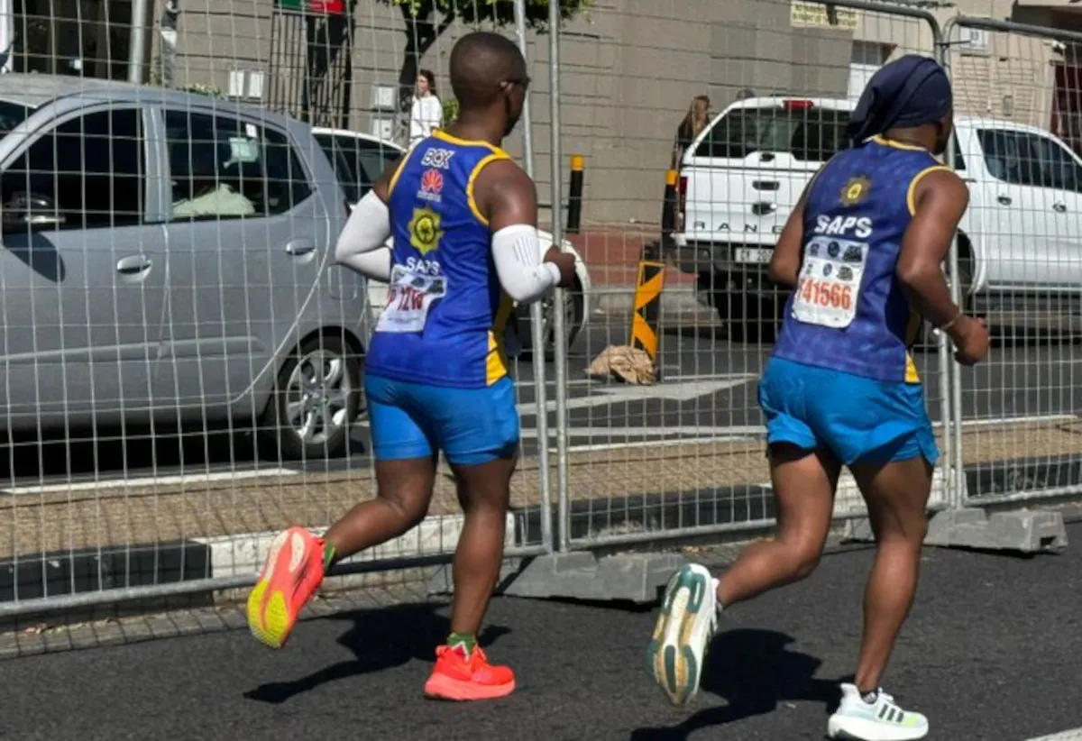 The National Commissioner of the SAPS, General Fannie Masemola, joined more than 600 police officers in taking part in the Pretoria Marathon