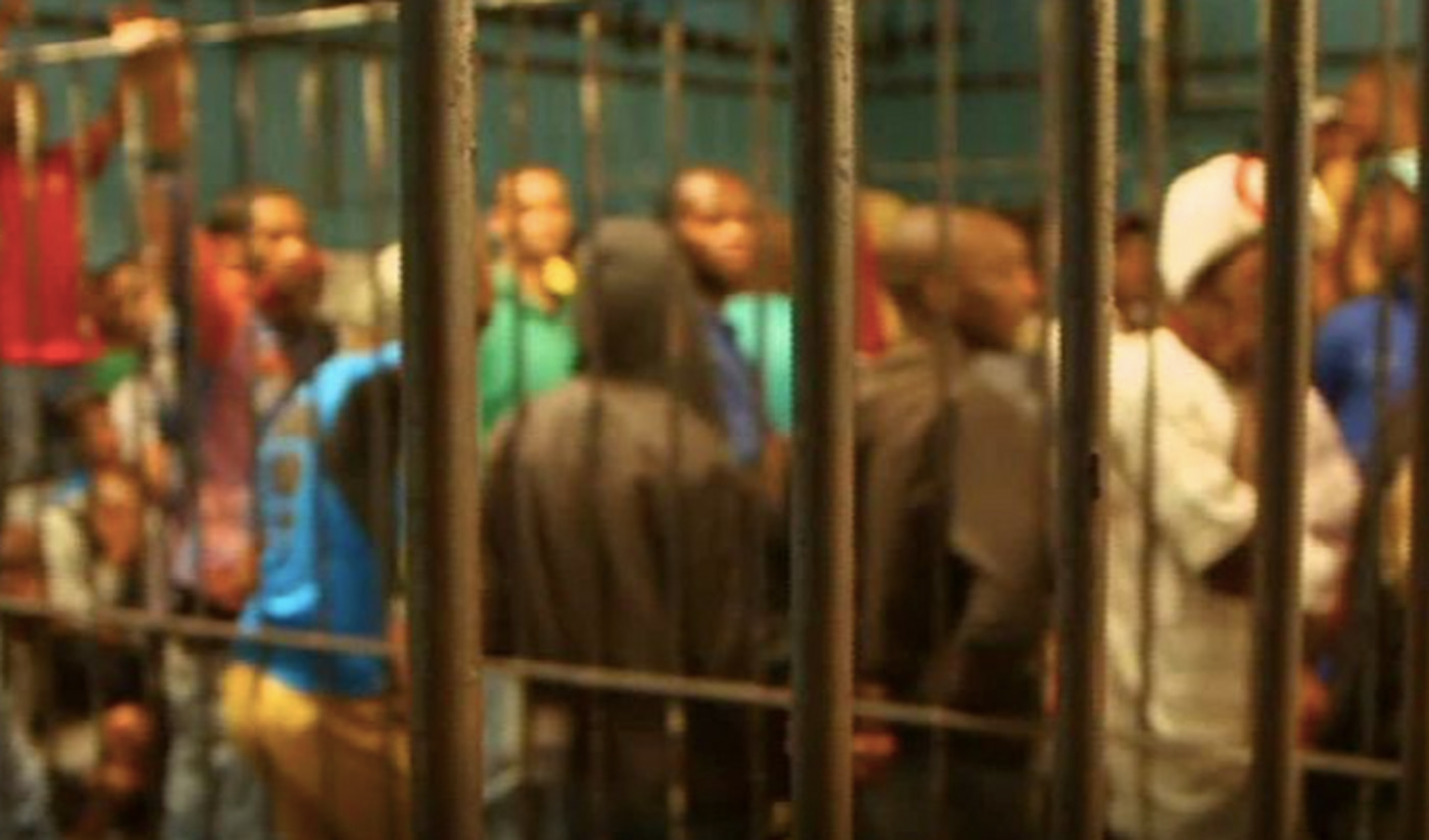 Image of prisoners in an overcrowded prison cell in south Africa