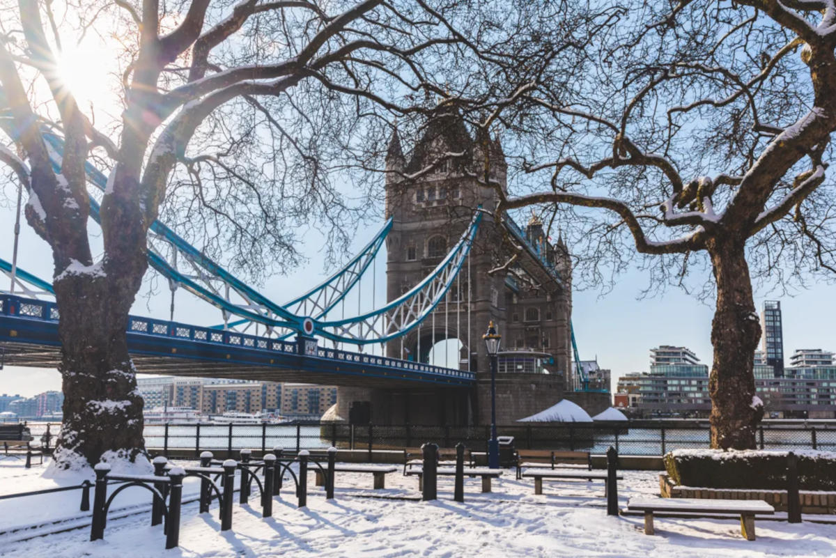 snow-london-tower-bridge-river-thames