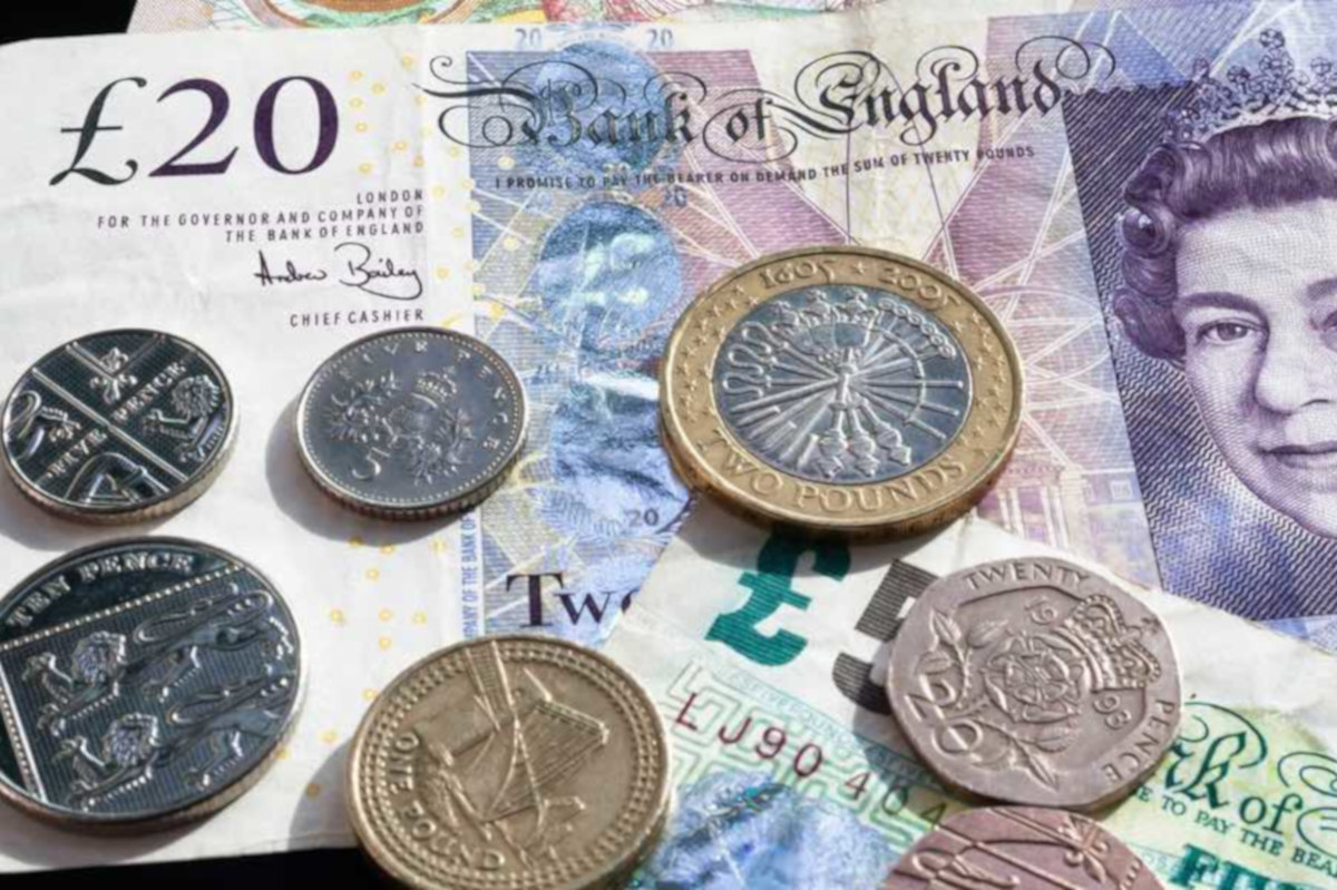 Bank of England cuts interest rate