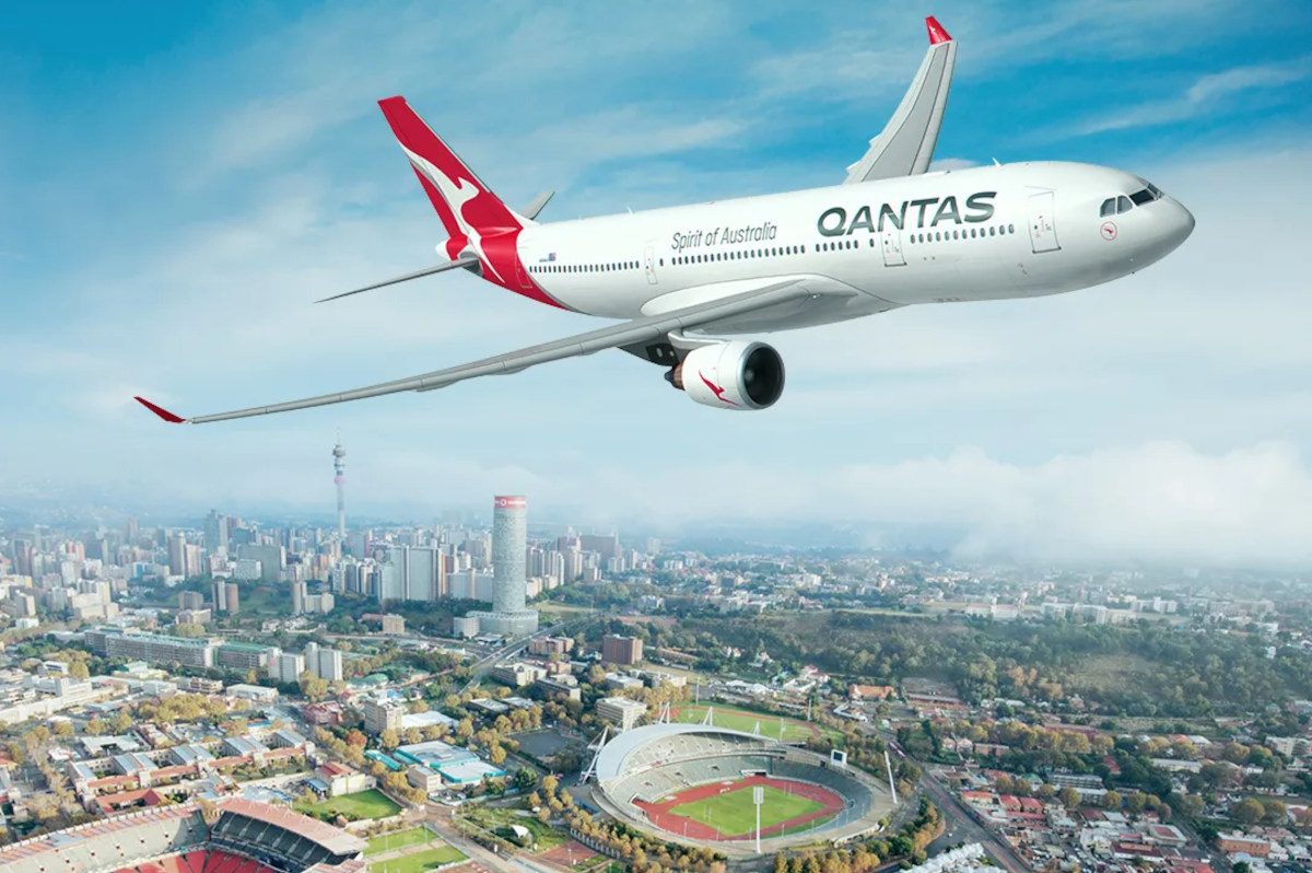 Qantas-A330-Flyover-Joburg