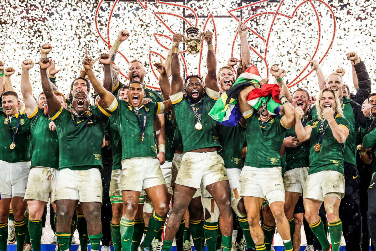 Springboks-rwc-trophy-lift