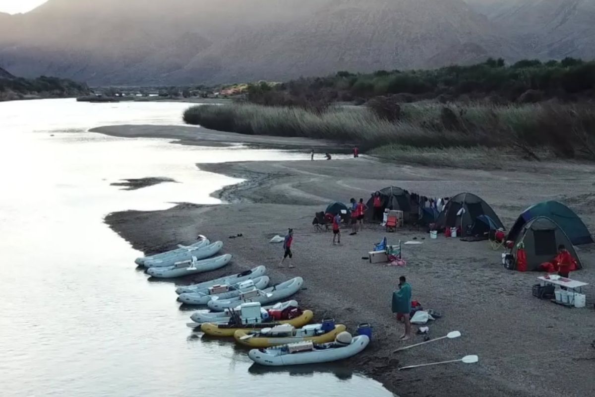 Picture of the Orange River and campers
