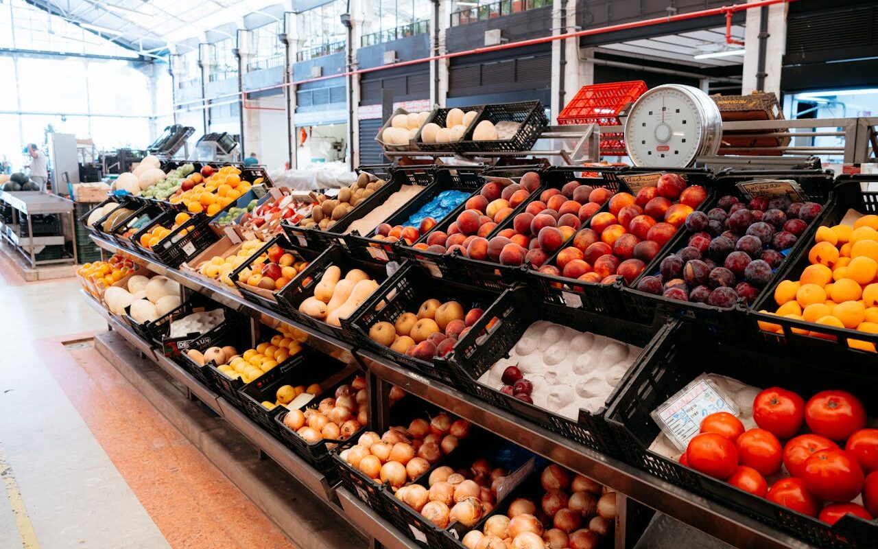 Image of a fresh produce aisle at a supermarket. This image accompanies an article about the fresh produce prices in South Africa dropping, according to Stats SA
